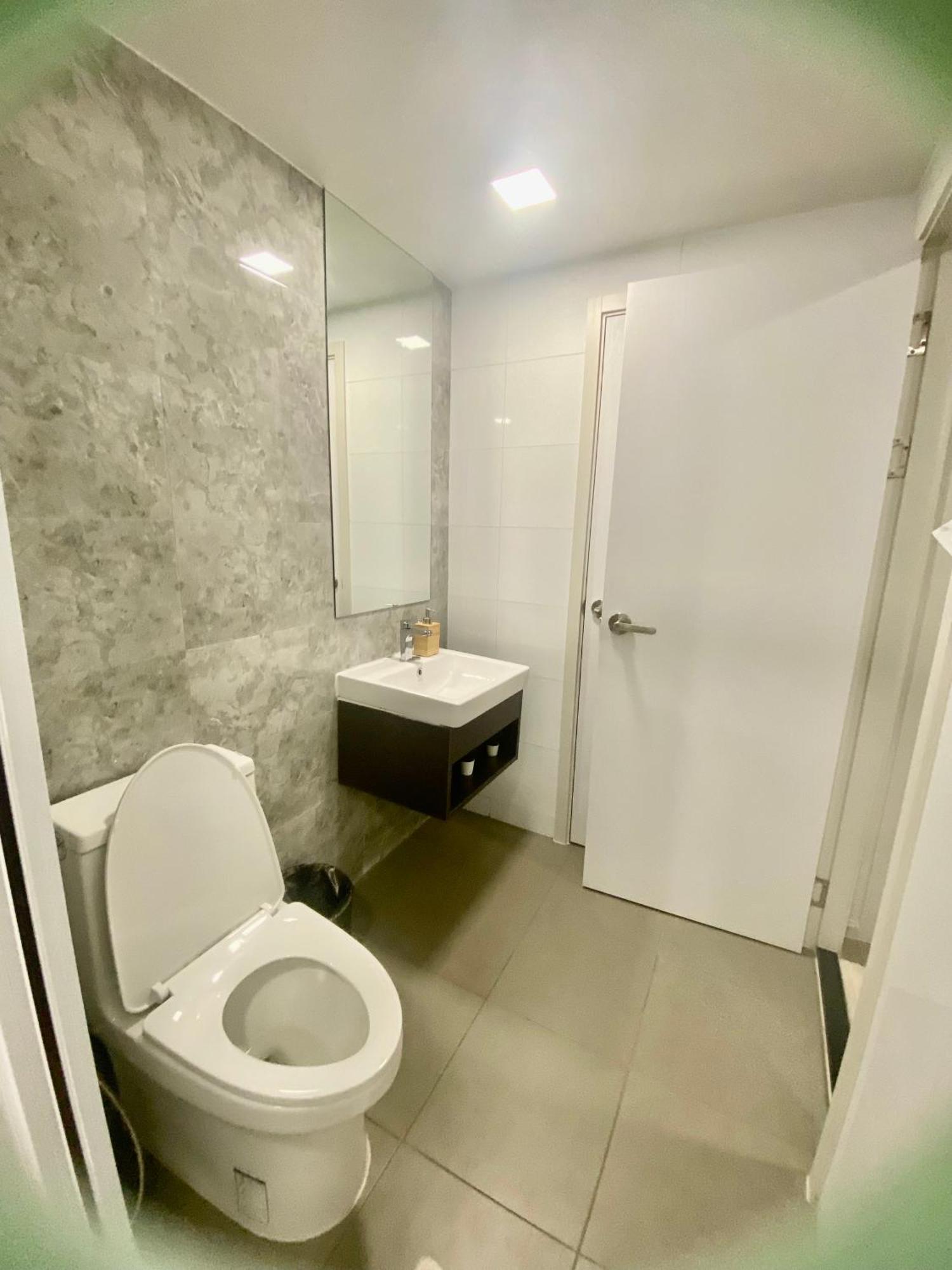 Ekamai 2 Bed Room Банкок Екстериор снимка